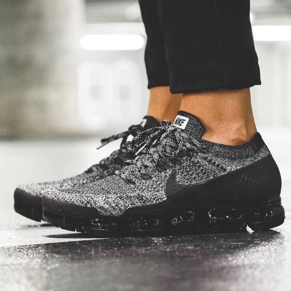 Nike Air Vapormax Flyknit (women’s 9)